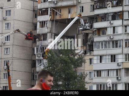 Vue générale d'un immeuble d'appartements à plusieurs étages endommagé suite à une explosion présumée de gaz à Kiev, en Ukraine, le 21 juin 2020. En raison de l'explosion a tué au moins deux personnes avec plus de personnes non comptabilisées, comme les médias locaux l'ont signalé. (Photo par STR/NurPhoto) Banque D'Images