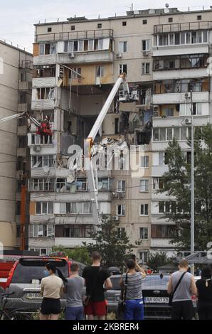 Vue générale d'un immeuble d'appartements à plusieurs étages endommagé suite à une explosion présumée de gaz à Kiev, en Ukraine, le 21 juin 2020. En raison de l'explosion a tué au moins deux personnes avec plus de personnes non comptabilisées, comme les médias locaux l'ont signalé. (Photo par STR/NurPhoto) Banque D'Images