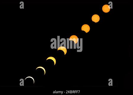 (NOTE DE L'ÉDITEUR: Composition de l'image) Une vue de l'éclipse solaire vue dans le ciel de Jaipur, Rajasthan, Inde, 21 juin 2020.(photo de Vishal Bhatnagar/NurPhoto) Banque D'Images