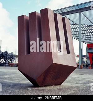 Werner Pokorny - Neun Pfeiler, aufrecht ; 1994 - Karlsruhe, ZKM Banque D'Images