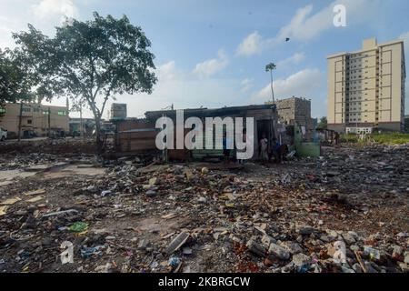 Enfants près des bidonvilles de Colombo, Sri Lanka, sur 17 juin 2020. (Photo d'Akila Jayawardana/NurPhoto) Banque D'Images