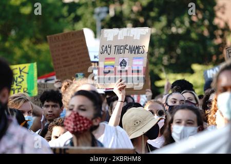 Manhattan entre dans la phase 2 de réouverture à la suite de restrictions imposées pour freiner la pandémie du coronavirus à 22 juin 2020, dans la ville de New York. La phase 2 permet la réouverture de bureaux, de magasins de détail, de restaurants en plein air, de barbiers et de salons de beauté et de nombreuses autres entreprises. La phase 2 est la deuxième des quatre étapes désignées par l'État. (Photo de John Nacion/NurPhoto) Banque D'Images