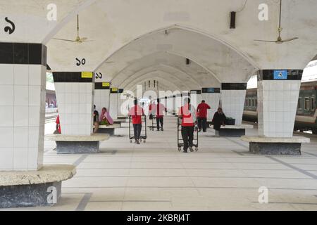 Presque vide le hall de plate-forme de la gare de Kamalapur pendant l'épidémie de coronavirus à Dhaka, Bangladesh, on 24 juin 2020 (photo de Mamunur Rashid/NurPhoto) Banque D'Images