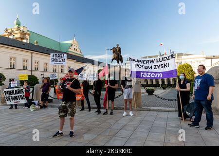 L'Union syndicale polonaise démontrera les conditions de travail précaires devant le Palais présidentiel à l'approche de l'élection présidentielle de dimanche prochain dans le contexte d'une pandémie de coronavirus à Varsovie, en Pologne, sur 25 juin 2020. Tous les candidats tentent d'utiliser les derniers moments de la campagne présidentielle à leur avantage. Les élections (déjà reportées en raison de Covid-19) sont prévues pour 28 juin. (Photo par Dominika Zarzycka/NurPhoto) Banque D'Images