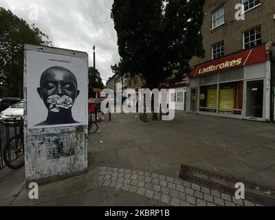 Des entreprises ouvrent leurs portes dans la région de Brick Lane, à l'est de Londres, alors que le gouvernement britannique a assoupli les mesures de confinement en raison de l'épidémie de coronavirus, Londres on 27 juin 2020. (Photo par Alberto Pezzali/NurPhoto) Banque D'Images
