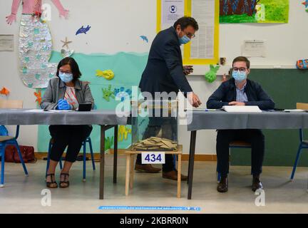 Vue d'un bureau de vote de Nantes pendant le deuxième tour des élections municipales. Peu d'électeurs sont venus au bureau de vote pour voter au milieu de la journée sur 28 juin 2020, à Nantes, en France. (Photo par Estelle Ruiz/NurPhoto) Banque D'Images