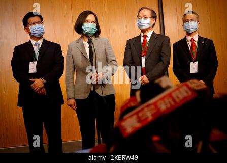 Le président de Taïwan Tsai Ing-wen, à Taipei (Taïwan), le 30 juin 2020, lors d'une conférence de presse dévoilant le nouveau service mobile à large bande 5G. Tsai Ing-wen a exprimé sa déception à l'égard de la Chine pour avoir mis en place une loi de sécurité nationale pour Hong Kong qui se fissure sur les activités anti-gouvernementales. (Photo de CEng Shou Yi/NurPhoto) Banque D'Images