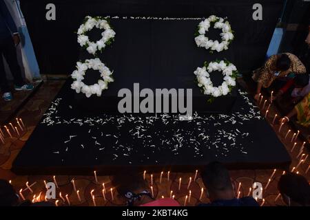 Des bougies ont été illuminées pour rendre hommage aux 20 soldats de l'Inde qui ont été martyrisés lors du récent conflit dans la vallée de Galwan, en Inde. Un programme de condoléances a été organisé le 15th juin 2020 à Kolkata (Inde). (Photo de Sukhomoy Sen/NurPhoto) Banque D'Images