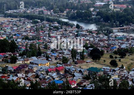 Vue aérienne de la ville de Baramulla, dans le district de Baramulla au nord du Cachemire, Jammu-et-Cachemire, Inde, le 05 juillet 2020 (photo de Nasir Kachroo/NurPhoto) Banque D'Images