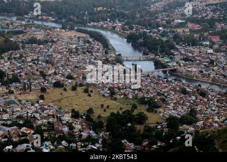 Vue aérienne de la ville de Baramulla, dans le district de Baramulla au nord du Cachemire, Jammu-et-Cachemire, Inde, le 05 juillet 2020 (photo de Nasir Kachroo/NurPhoto) Banque D'Images