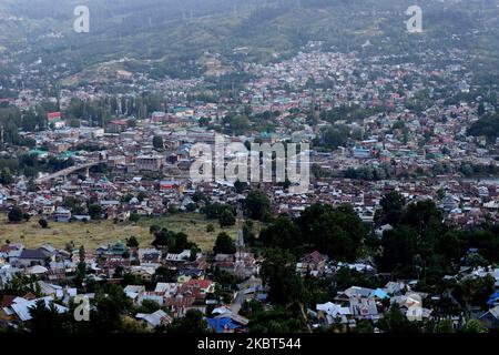 Vue aérienne de la ville de Baramulla, dans le district de Baramulla au nord du Cachemire, Jammu-et-Cachemire, Inde, le 05 juillet 2020 (photo de Nasir Kachroo/NurPhoto) Banque D'Images