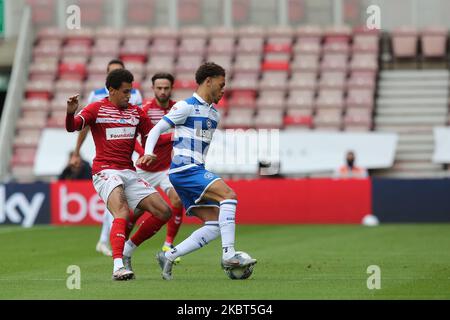 Ravel Morrison de Middlesbrough en action avec Luke Amos des Queens Park Rangers pendant le match de championnat Sky Bet entre Middlesbrough et Queens Park Rangers au stade Riverside, Middlesbrough, Angleterre sur 5 juillet 2020. (Photo de Mark Fletcher/MI News/NurPhoto) Banque D'Images