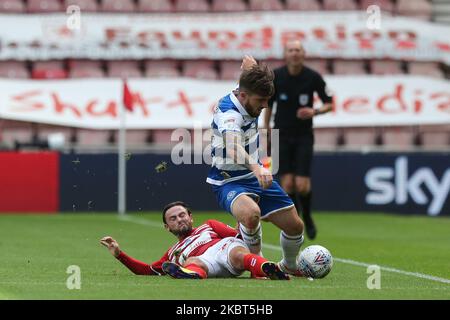 MIDDLESBROUGH, ANGLETERRE.Patrick Roberts de Middlesbrough en action avec Ryan Manning des Queens Park Rangers lors du match de championnat Sky Bet entre Middlesbrough et Queens Park Rangers au stade Riverside, Middlesbrough, Angleterre sur 5 juillet 2020. (Photo de Mark Fletcher/MI News/NurPhoto) Banque D'Images