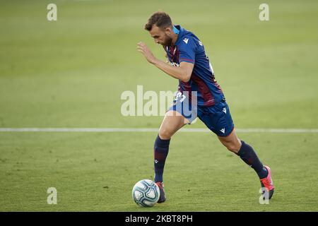 Borja Mayoral de Levante court avec le ballon pendant le match de la Ligue entre Levante UD et Real Sociedad à Ciutat de Valencia sur 6 juillet 2020 à Valence, Espagne. (Photo de Jose Breton/Pics action/NurPhoto) Banque D'Images