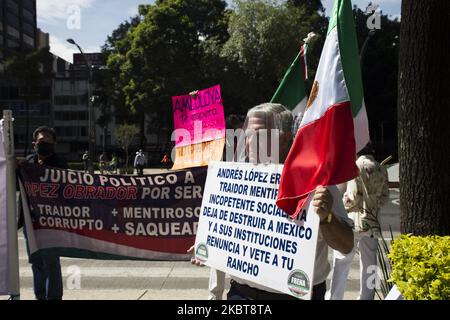 Des membres du Front National anti Andres Manuel Lopez Obrador (FRE.NA.) ont protesté à l'ambassade des États-Unis à 8 juillet, Mexico, Mexique à l'occasion de la visite que le président mexicain fait au pays voisin protestent, ils ont demandé, entre autres, sa démission. (Photo par Cristian Leyva/NurPhoto) Banque D'Images