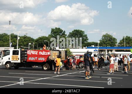 Refuser FascismGahed de manifester contre la visite du vice-président Mike Pence à l'ordre fraternel de police de Philadelphie et de soutenir les communautés marginalisées à Philadelphie, en Pennsylvanie, sur 9 juillet 2020. (Photo par Cory Clark/NurPhoto) Banque D'Images