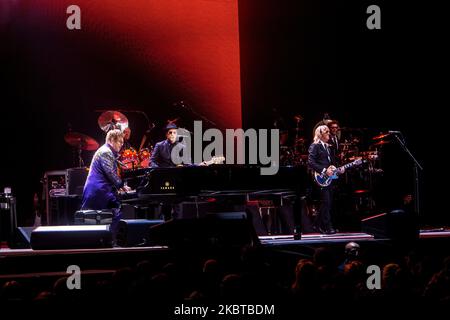 Elton John se produit en direct au Forum de Mediolanum à Milan, Italie, sur 4 décembre 2014 (photo de Mairo Cinquetti/NurPhoto) Banque D'Images