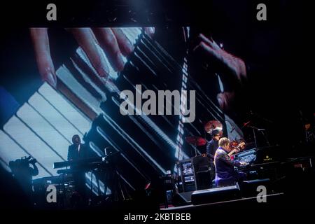 Elton John se produit en direct au Forum de Mediolanum à Milan, Italie, sur 4 décembre 2014 (photo de Mairo Cinquetti/NurPhoto) Banque D'Images