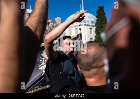 Les gens se rassemblent près de la célèbre basilique Sainte-Sophie d'Istanbul sur 10 juillet 2020, à Istanbul, en Turquie. Le plus haut tribunal administratif de Turquie a décidé d'annuler un décret de 1934 qui a transformé l'historique Sainte-Sophie en musée. La décision controversée ouvre la voie à la reconversion de la structure en mosquée après 85 ans. (Photo par Onur Dogman/NurPhoto) Banque D'Images