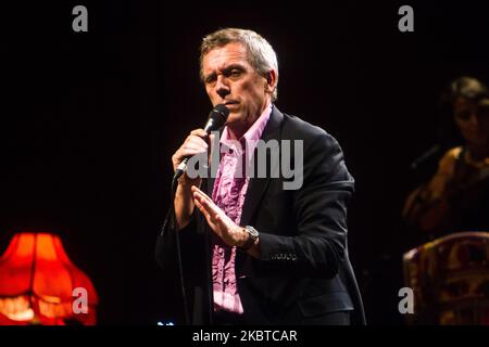 Hugh Laurie, mieux connu pour avoir dépeint le personnage de titre de la série de drame médical Fox House (2004–2012) se produit en direct à Milan, Italie, sur 17 juillet 2014 (photo de Mairo Cinquetti/NurPhoto) Banque D'Images