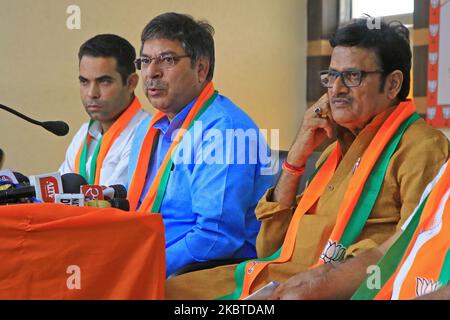 Le président du parti Rajasthan, M. Satish Poonia, et le dirigeant principal du parti, M. Rajendra Rathore, ont pris la parole devant les médias au cours d'une conférence de presse, au bureau du BJP à Jaipur, au Rajasthan, en Inde, sur 11 juillet 2020. (Photo de Vishal Bhatnagar/NurPhoto) Banque D'Images