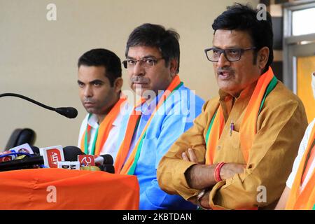 Le président du parti Rajasthan, M. Satish Poonia, et le dirigeant principal du parti, M. Rajendra Rathore, ont pris la parole devant les médias au cours d'une conférence de presse, au bureau du BJP à Jaipur, au Rajasthan, en Inde, sur 11 juillet 2020. (Photo de Vishal Bhatnagar/NurPhoto) Banque D'Images