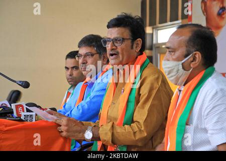 Le président du parti Rajasthan, M. Satish Poonia, et le dirigeant principal du parti, M. Rajendra Rathore, ont pris la parole devant les médias au cours d'une conférence de presse, au bureau du BJP à Jaipur, au Rajasthan, en Inde, sur 11 juillet 2020. (Photo de Vishal Bhatnagar/NurPhoto) Banque D'Images