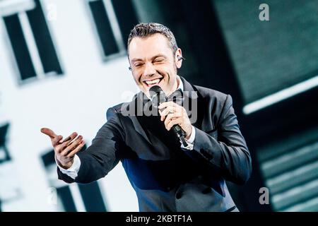 Tiziano Ferro se produit en direct au Forum de Mediolanum à Milan, Italie, sur 16 novembre 2015 (photo de Mairo Cinquetti/NurPhoto) Banque D'Images