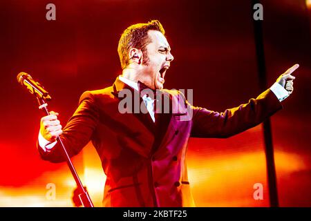 Tiziano Ferro se produit en direct au Forum de Mediolanum à Milan, Italie, sur 16 novembre 2015 (photo de Mairo Cinquetti/NurPhoto) Banque D'Images