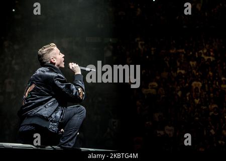 Macklemore se produit en direct au Forum de Mediolanum à Milan, Italie, sur 04 avril 2016 (photo de Mairo Cinquetti/NurPhoto) Banque D'Images