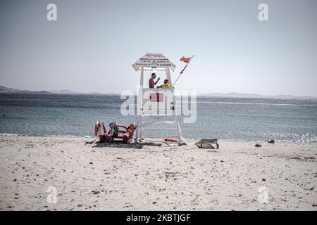 Maître nageur sur la plage d'Agios Stefanos à Mykonos. 5 juillet 2020 (photo de Fabien Palueau/NurPhoto) Banque D'Images