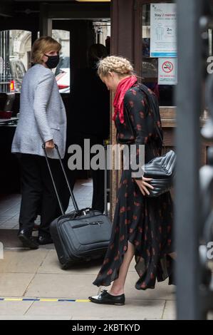 Amber Heard arrive devant les cours royales de justice le septième jour de l'audience sur l'affaire de diffamation contre le journal Sun, le 15 juillet 2020, à Londres, en Angleterre. Johnny Depp poursuit l'éditeur de Sun, News Group Newspapers, au sujet d'un article de 2018 dans lequel il a été accusé d'être violent envers son ex-femme Amber entendu pendant leur mariage. (Photo de Wiktor Szymanowicz/NurPhoto) Banque D'Images