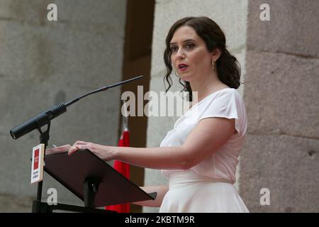 La présidente de la Communauté de Madrid, Isabel Diaz Ayuso, a fait l'équilibre avec le vice-président, conseiller en sports, transparence et porte-parole, Ignacio Aguado, de la première année depuis la signature de l'accord gouvernemental, à la poste royale sur 15 juillet 2020 à Madrid, Espagne. (Photo par Oscar Gonzalez/NurPhoto) Banque D'Images