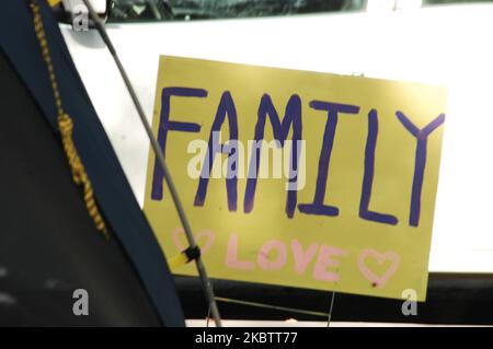 Camp Laykay Nou a célébré un séjour dans la ville de Philadelphie les efforts pour forcer la communauté sans abri de la promenade Ben Franklin à Center City qui s'est construite pour exiger les droits humains fondamentaux tels que le logement, ils ont célébré avec de la musique, y compris une compétition de drum Line, la danse, Food, un nettoyage communautaire et un film communautaire en plein air à Philadelphie, en Pennsylvanie, sur 16 juillet 2020. (Photo par Cory Clark/NurPhoto) Banque D'Images