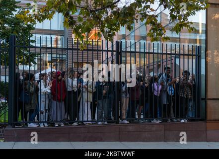 Les partisans du candidat au poste de gouverneur Lee Zeldin se sont rassemblés à l'extérieur du campus de l'université de Barnard, dans le Upper Westside New York, NY, le 3 novembre 2022, tandis que la présidente sortante Kathy Hochul a organisé un rassemblement avec le vice-président Kamala Harris et Hillary Clinton. (Photo de Steve Sanchez/Sipa USA). Banque D'Images