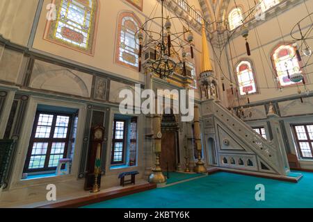 Mosquée Ayazma. Mihrab et minbar de la mosquée d'Ayazma à Uskudar. Photo de fond de l'architecture islamique. Istanbul Turquie - 9.24.2022 Banque D'Images