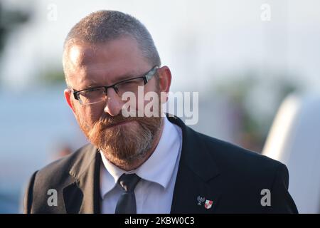 Grzegorz Braun, un homme politique polonais de droite et le chef de la Confédération du parti politique polonais de la Couronne et l'un des dirigeants de l'alliance liberté et indépendance de la Confédération arrive à rencontrer ses partisans à Rzeszow. Sur 20 juillet 2020, à Rzeszow, Pologne. (Photo par Artur Widak/NurPhoto) Banque D'Images