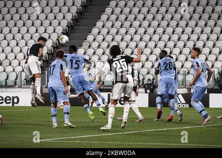 Juventus en avant Cristiano Ronaldo (7) dirige le ballon pendant le match de football de la série A n.34 JUVENTUS - LATIUM sur 20 juillet 2020 au stade Allianz de Turin, Piémont, Italie. (Photo de Matteo Bottanelli/NurPhoto) Banque D'Images