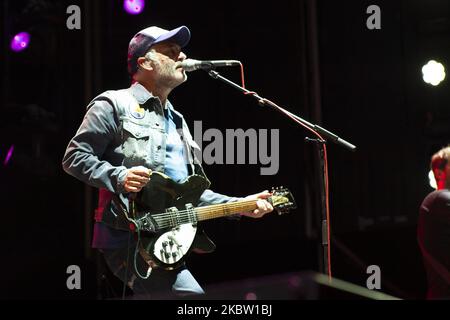 Membre du groupe la habitacion Roja, Jorge Marti lors du concert qu'ils ont offert ce soir à l'Ifema de Madrid, dans le cadre du festival ''Abre Madrid''. 21 juillet 2020 Espagne (photo par Oscar Gonzalez/NurPhoto) Banque D'Images