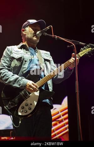 Membre du groupe la habitacion Roja, Jorge Marti lors du concert qu'ils ont offert ce soir à l'Ifema de Madrid, dans le cadre du festival ''Abre Madrid''. 21 juillet 2020 Espagne (photo par Oscar Gonzalez/NurPhoto) Banque D'Images