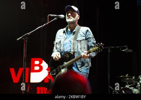 Membre du groupe la habitacion Roja, Jorge Marti lors du concert qu'ils ont offert ce soir à l'Ifema de Madrid, dans le cadre du festival ''Abre Madrid''. 21 juillet 2020 Espagne (photo par Oscar Gonzalez/NurPhoto) Banque D'Images