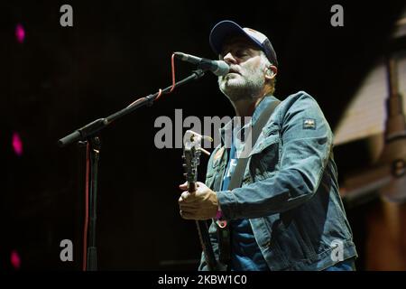 Membre du groupe la habitacion Roja, Jorge Marti lors du concert qu'ils ont offert ce soir à l'Ifema de Madrid, dans le cadre du festival ''Abre Madrid''. 21 juillet 2020 Espagne (photo par Oscar Gonzalez/NurPhoto) Banque D'Images