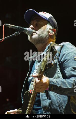 Membre du groupe la habitacion Roja, Jorge Marti lors du concert qu'ils ont offert ce soir à l'Ifema de Madrid, dans le cadre du festival ''Abre Madrid''. 21 juillet 2020 Espagne (photo par Oscar Gonzalez/NurPhoto) Banque D'Images