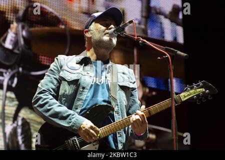 Membre du groupe la habitacion Roja, Jorge Marti lors du concert qu'ils ont offert ce soir à l'Ifema de Madrid, dans le cadre du festival ''Abre Madrid''. 21 juillet 2020 Espagne (photo par Oscar Gonzalez/NurPhoto) Banque D'Images