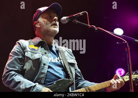 Membre du groupe la habitacion Roja, Jorge Marti lors du concert qu'ils ont offert ce soir à l'Ifema de Madrid, dans le cadre du festival ''Abre Madrid''. 21 juillet 2020 Espagne (photo par Oscar Gonzalez/NurPhoto) Banque D'Images