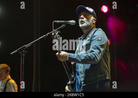 Membre du groupe la habitacion Roja, Jorge Marti lors du concert qu'ils ont offert ce soir à l'Ifema de Madrid, dans le cadre du festival ''Abre Madrid''. 21 juillet 2020 Espagne (photo par Oscar Gonzalez/NurPhoto) Banque D'Images