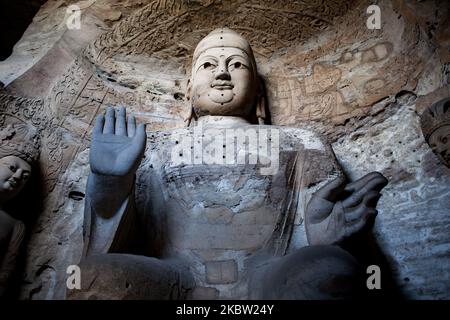 Yungang, Chine, 25 mai 2011. Un bouddha des grottes du Yungang. Ce site est une ancienne grotte de temple bouddhiste chinoise près de la ville de Datong dans la province de Shanxi. Ce sont d'excellents exemples d'architecture de coupe de roche et l'un des trois plus célèbres sites de sculpture bouddhiste antiques de la Chine. (Photo par Emeric Fohlen/NurPhoto) Banque D'Images