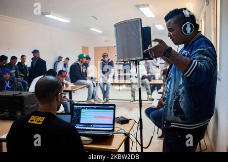 Kaserine, Tunisie, 17 décembre 2013. Un jeune collectif de rappeurs organise des ateliers de hip-hop pour les jeunes défavorisés. (Photo par Emeric Fohlen/NurPhoto) Banque D'Images