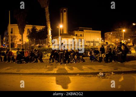 Bizerte, Tunisie, 27 février 2016. Les rappeurs et les danseurs du même événement se traînent la nuit. (Photo par Emeric Fohlen/NurPhoto) Banque D'Images