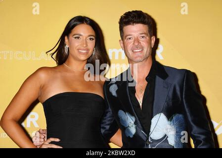 WEST HOLLYWOOD, CA - 03 NOVEMBRE : (G-D) avril Love Geary et Robin Thicke assistent au Gala amfAR 2022 de Los Angeles au Pacific Design Center sur 03 novembre, Banque D'Images